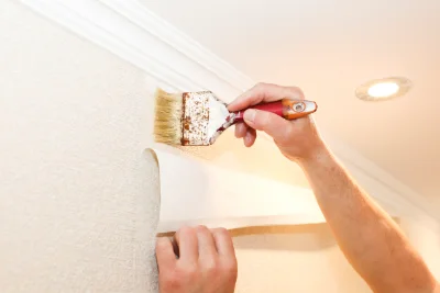 Pose de papier peint à Pludual — revêtements muraux et toiles de verre